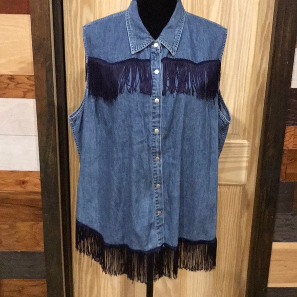 Mountain Lake Tops - 💝Size 3X sleeveless denim fringe shirt